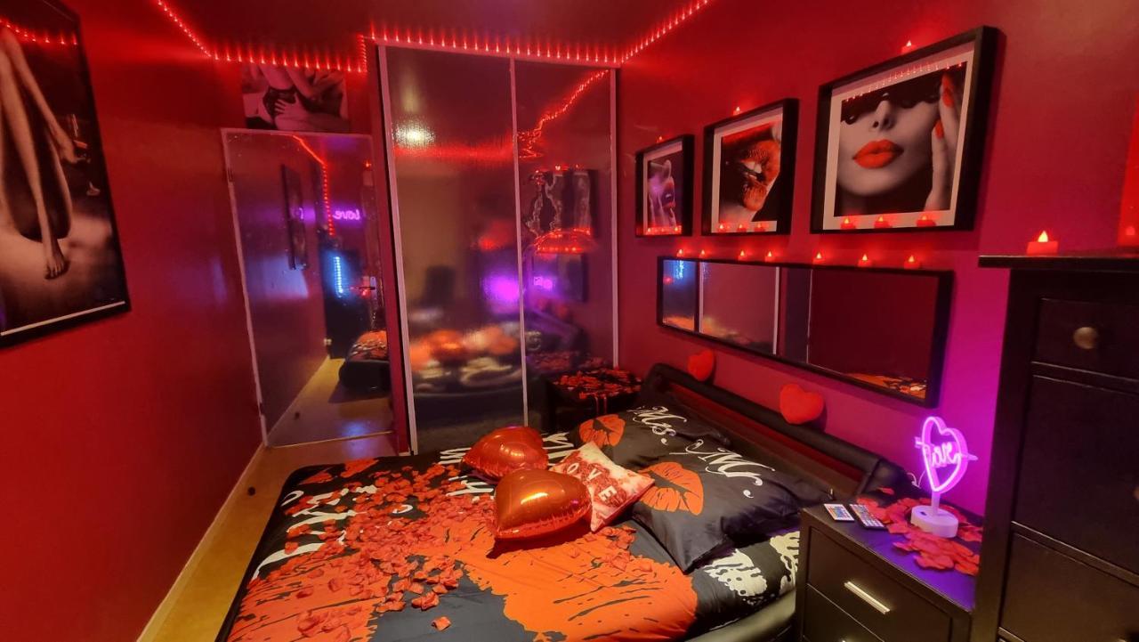 Love Room Sexy Love Cosy Lib Proche Centre Gare A Pied Aulnay-sous-Bois Luaran gambar